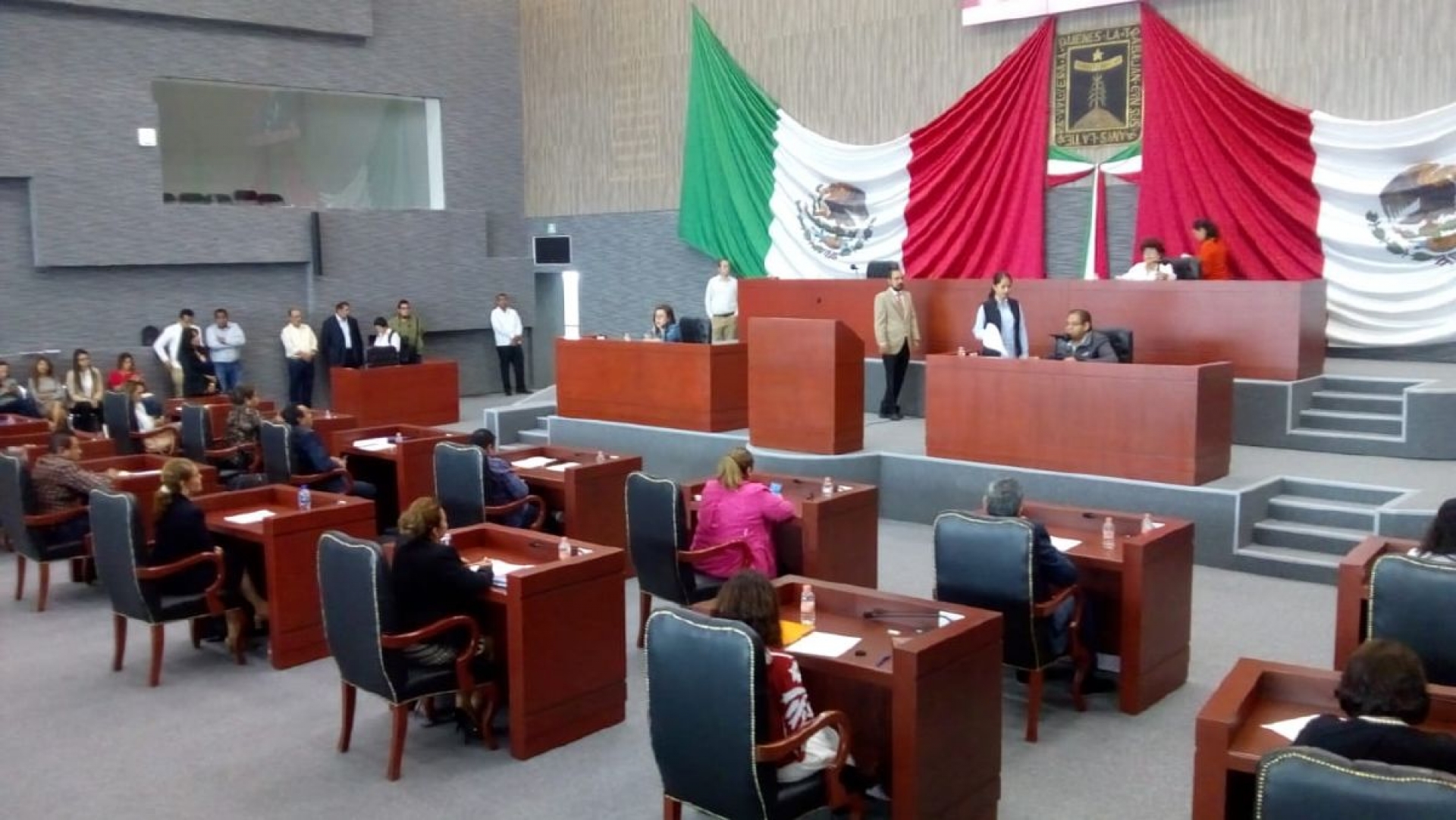 Pide Congreso garantizar pagos a maestros