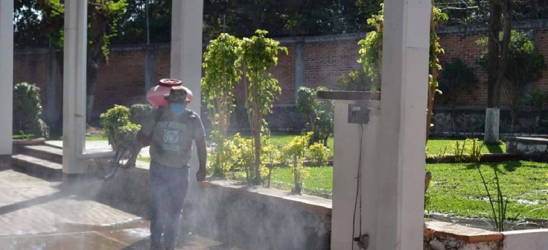 Fumigaron espacios públicos para disminuir contagios
