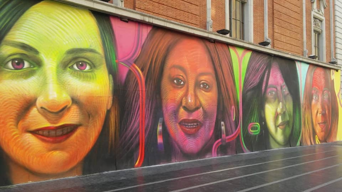 ¡"Caras vemos..."!
