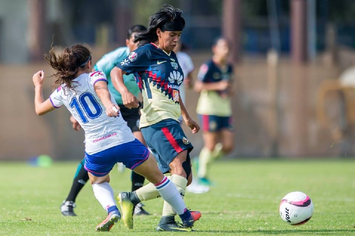 Lucero Cuevas se mantiene como líder de goleo
