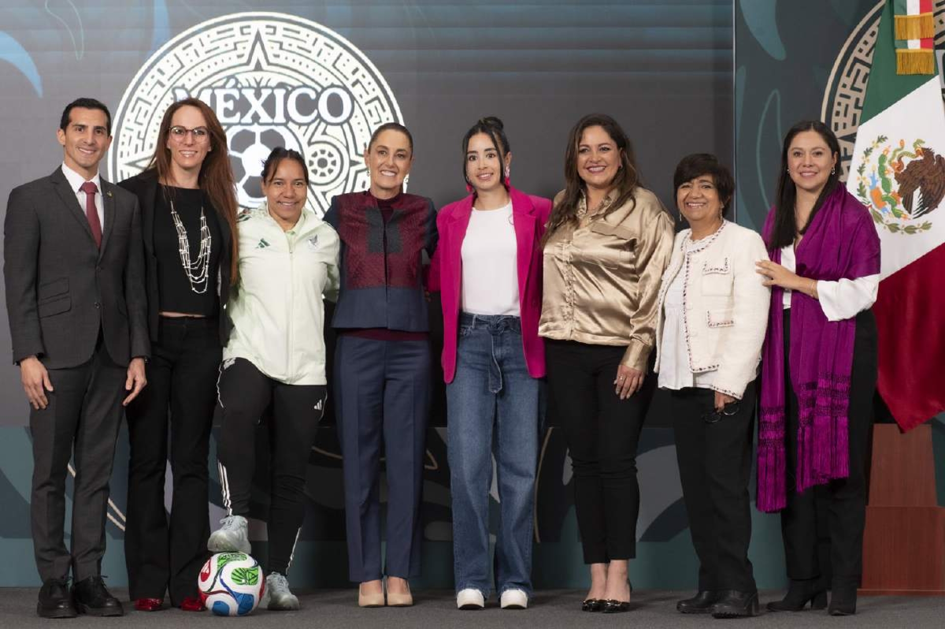 Claudia Sheinbaum presenta el concurso 'Representa a México en la inauguración del Mundial'