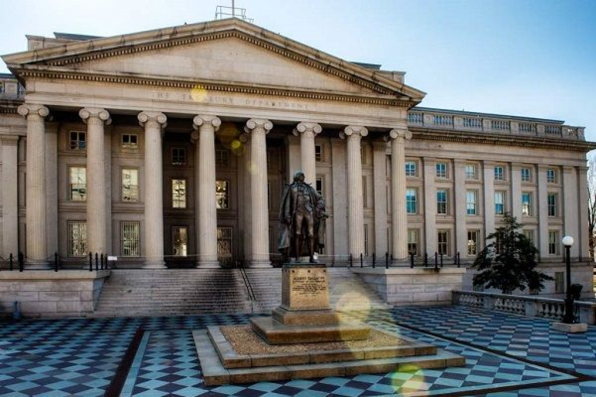 Estados Unidos prepara sanciones contra Irán tras ataque a Israel