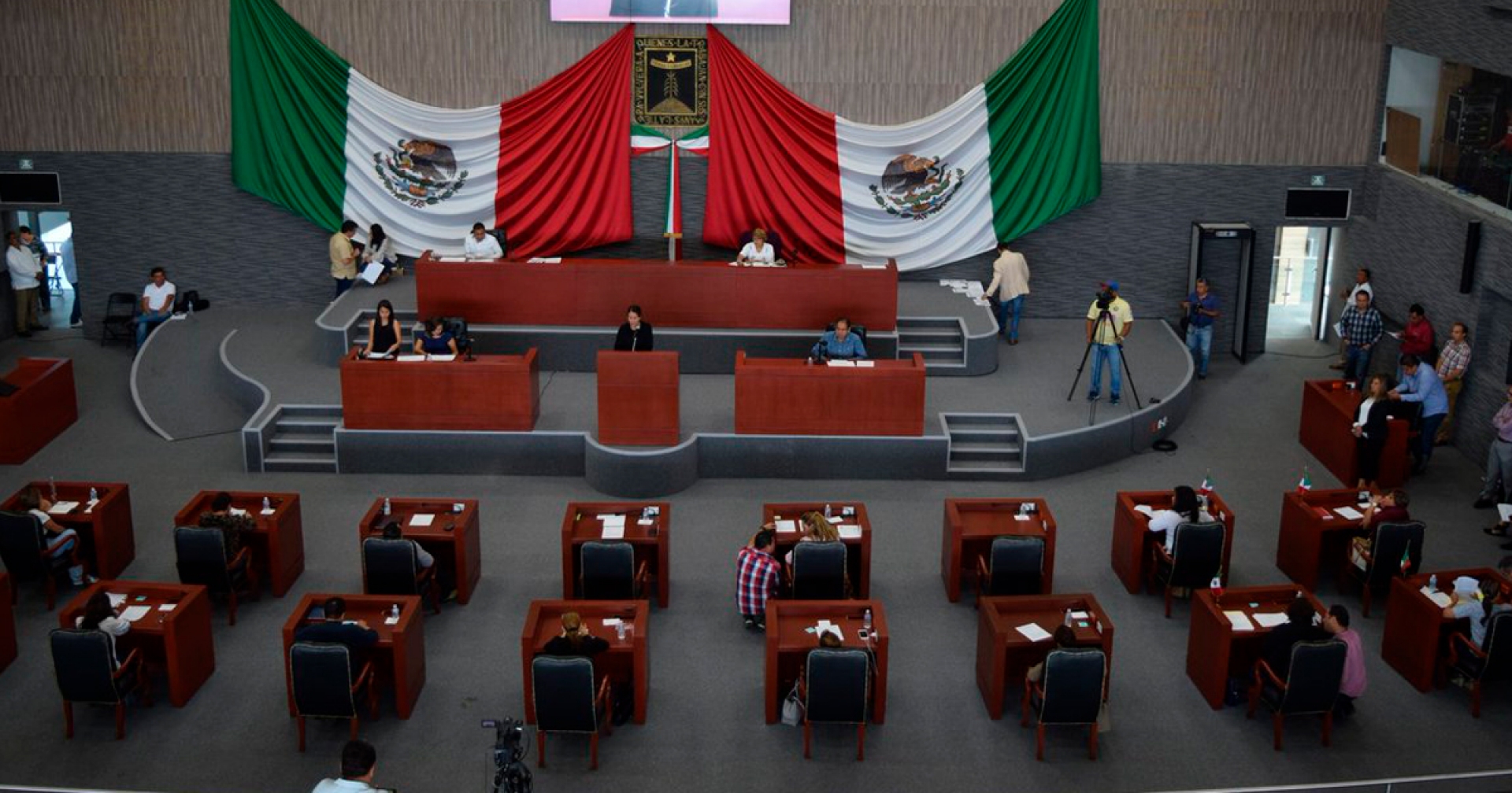 Planean partidos aumentar el número de diputados