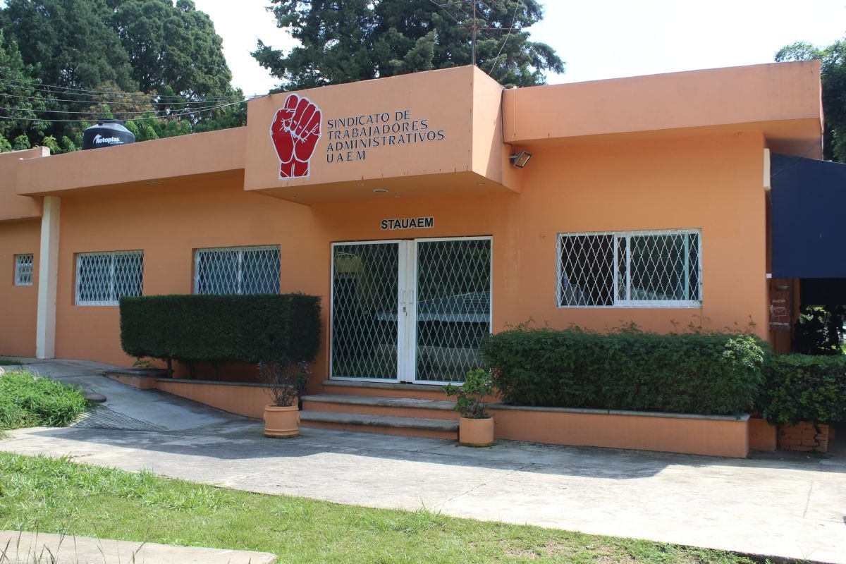 Trabajadores administrativos denunciarán penalmente al rector de la UAEM