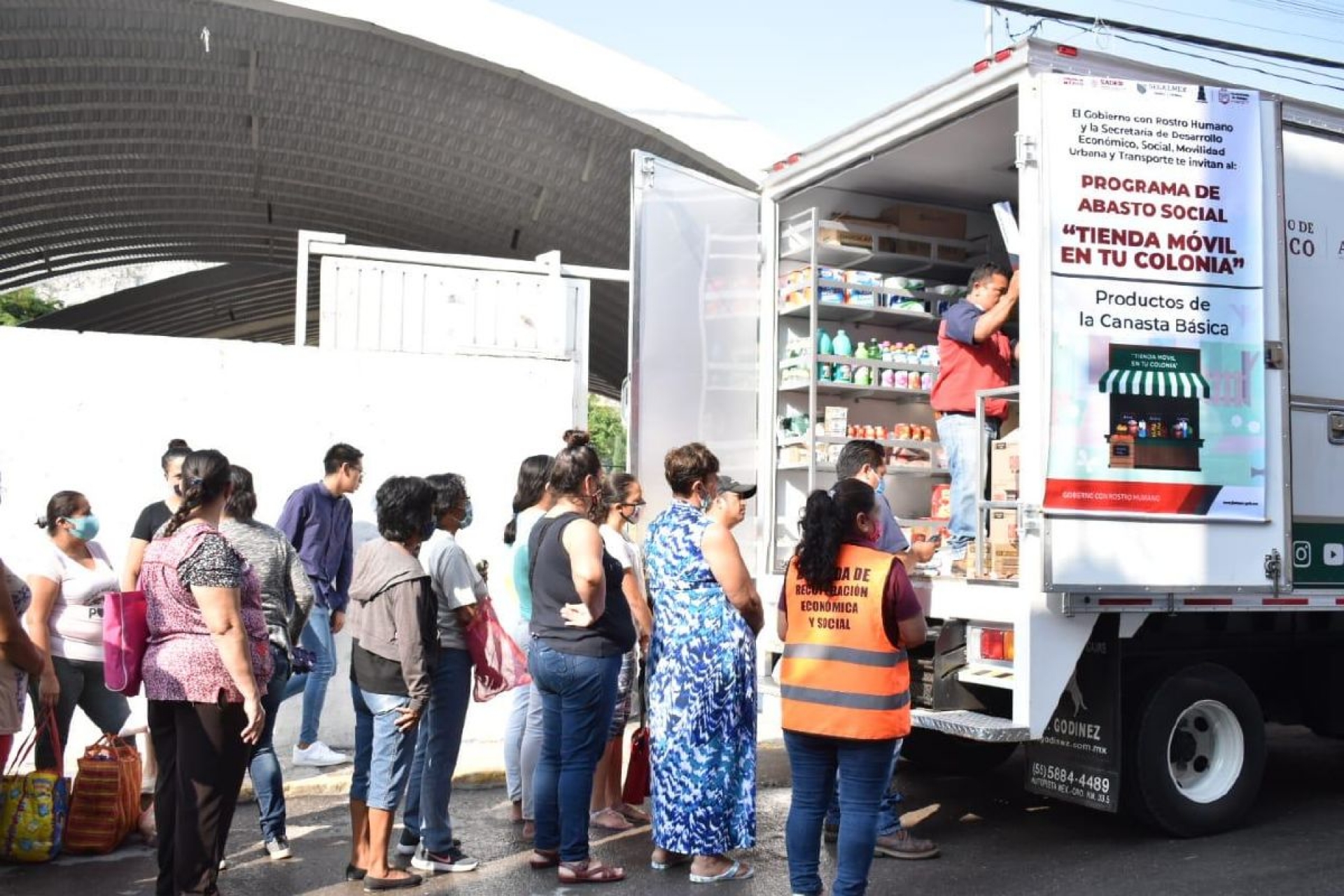 Acerca Gobierno de Jiutepec programas sociales a población