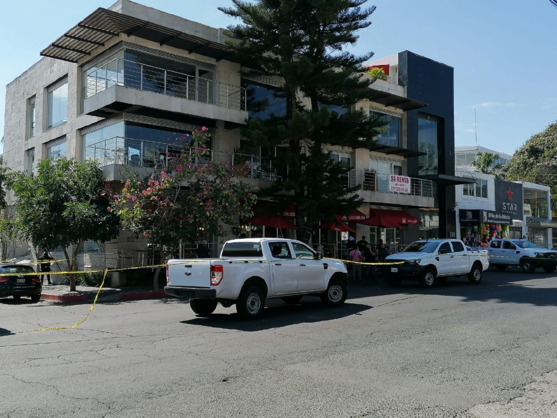 Asalto en cafetería deja un muerto y dos heridos