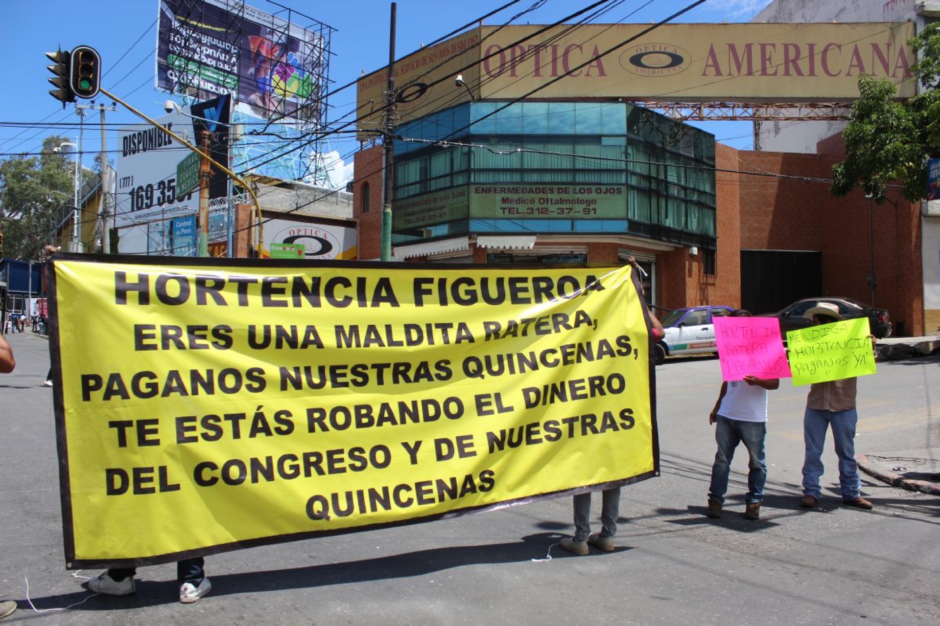 Para reclamar pago de salarios, cerraron la avenida Plan de Ayala