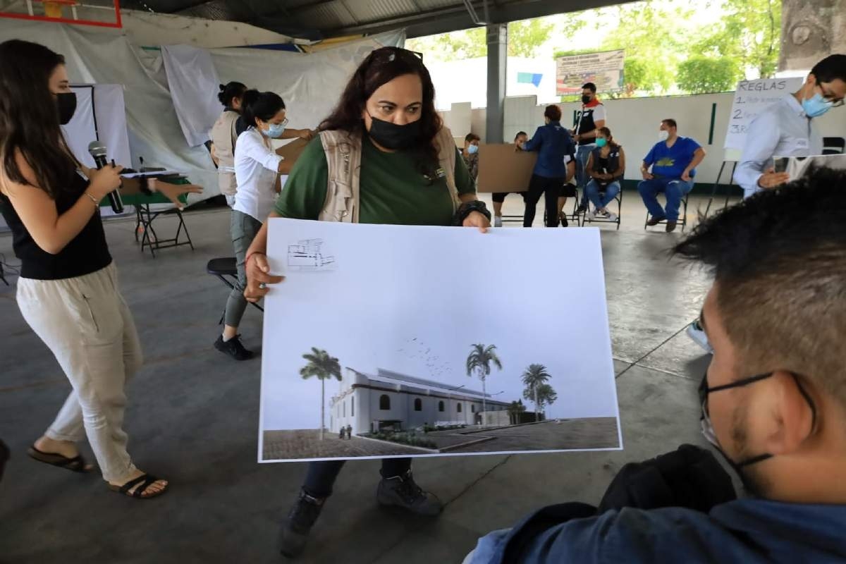 Reprochan comerciantes que no se ha terminado el mercado de Zacatepec