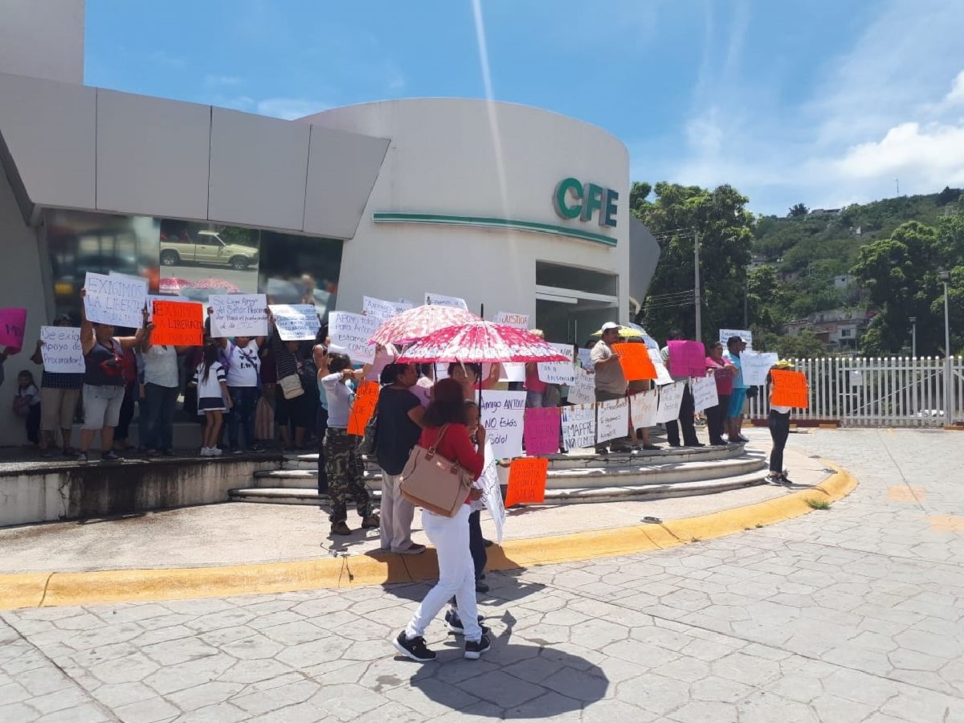 Protestan por la liberación del empleado de CFE que atropelló a un menor en Tlayacapan