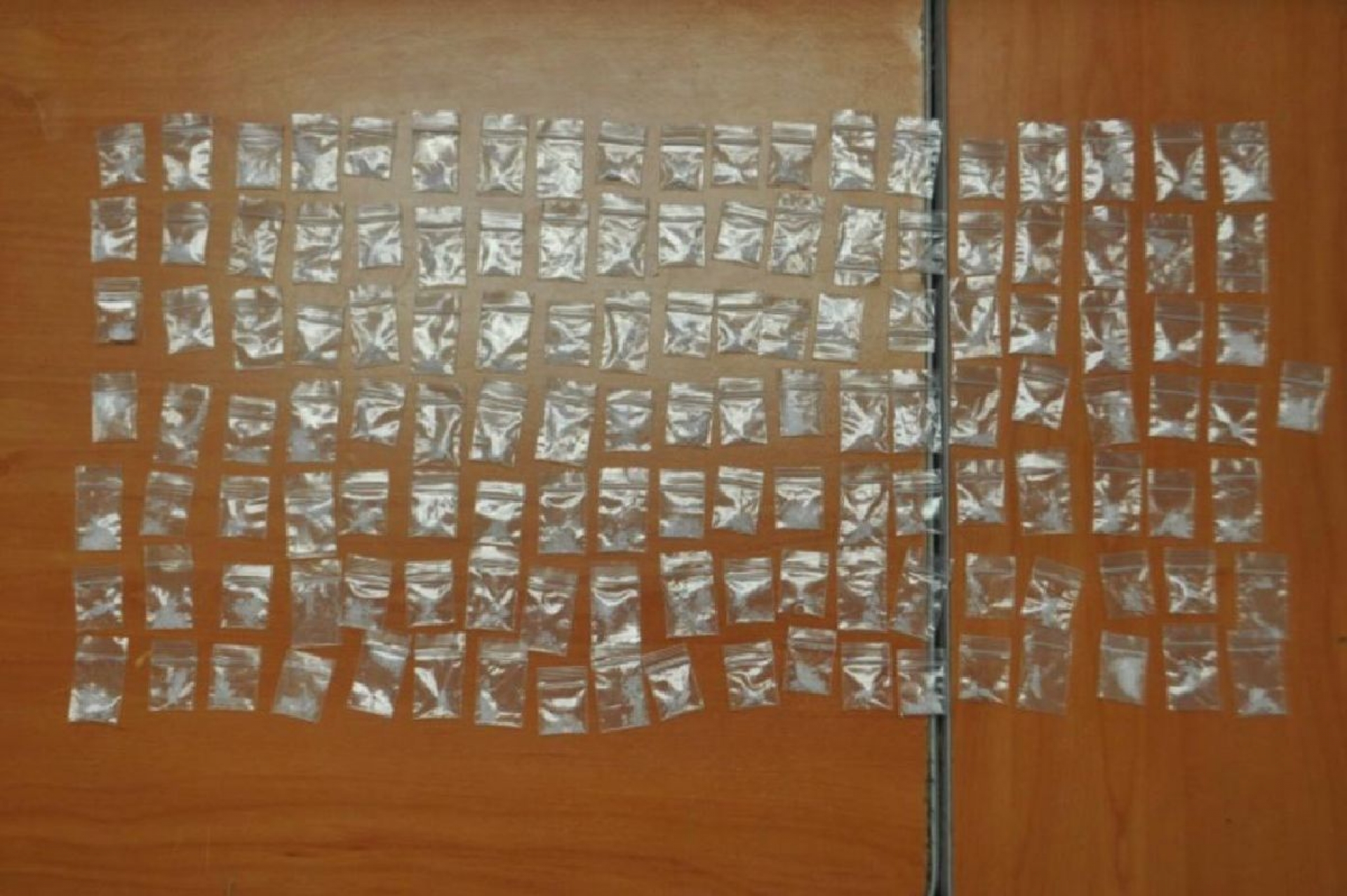 Arrestan a pareja con 134 dosis de “cristal”
