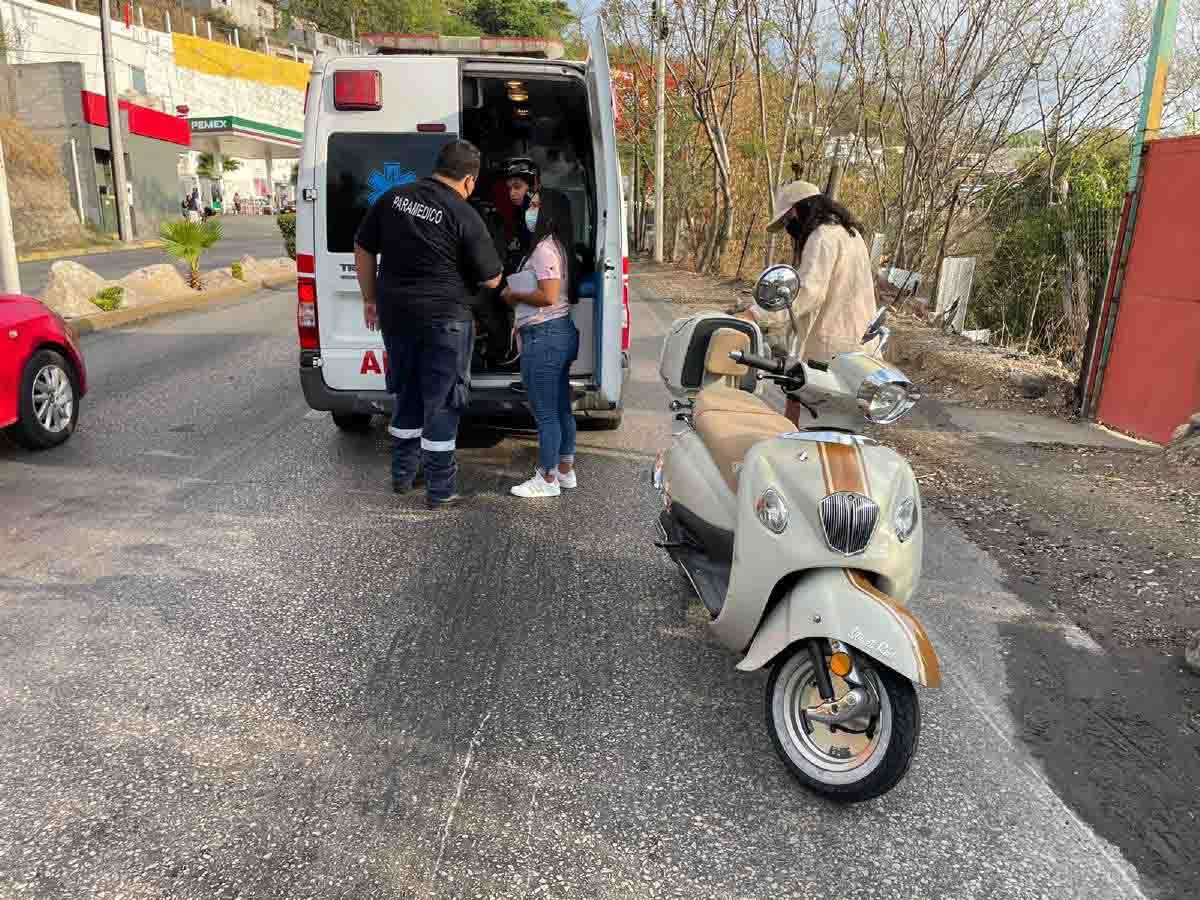 Motociclista accidentando termina en hospital