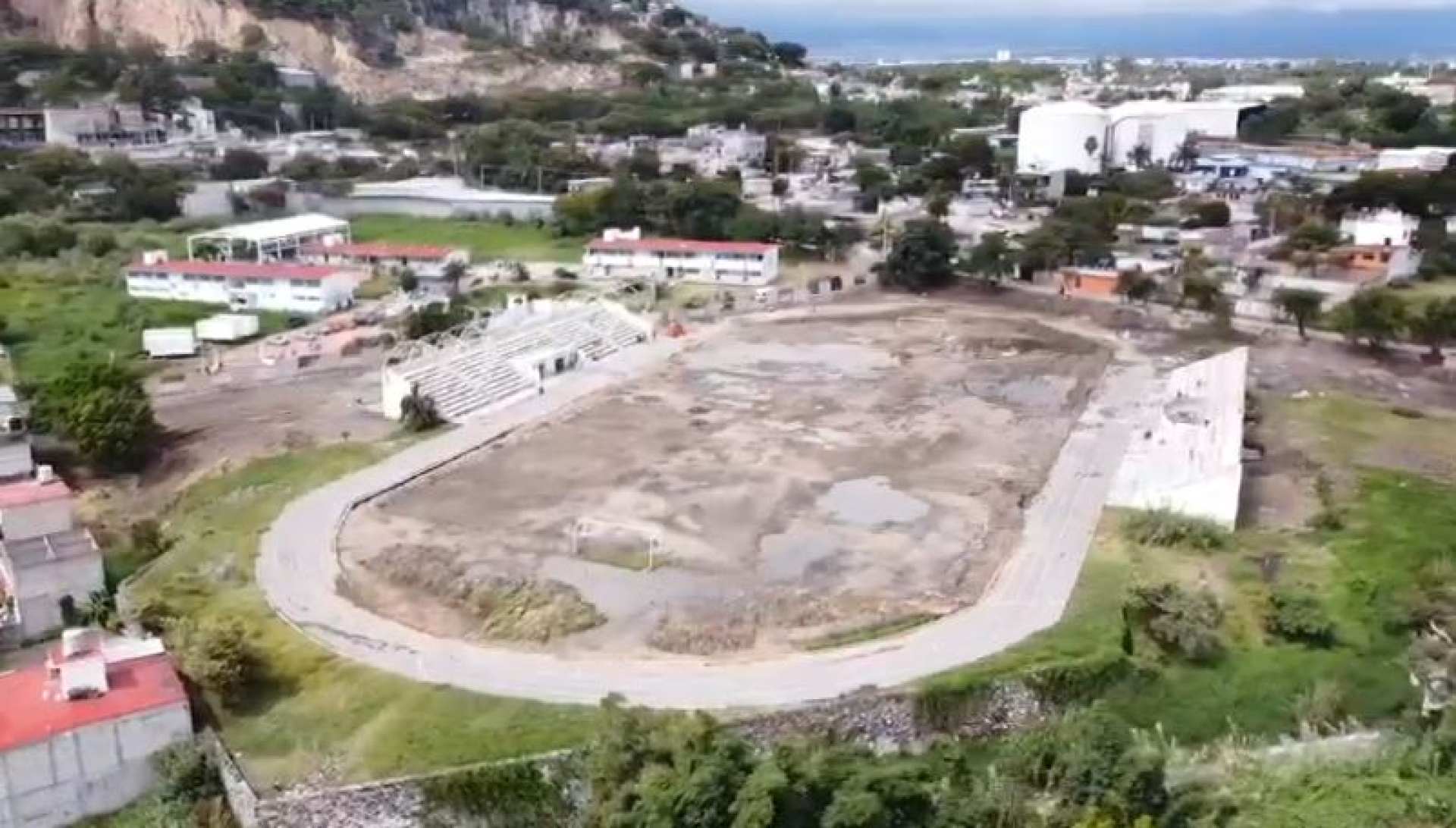 Supervisa edil de Jiutepec trabajos de rehabilitación del centro deportivo 'Moisés Galindo'