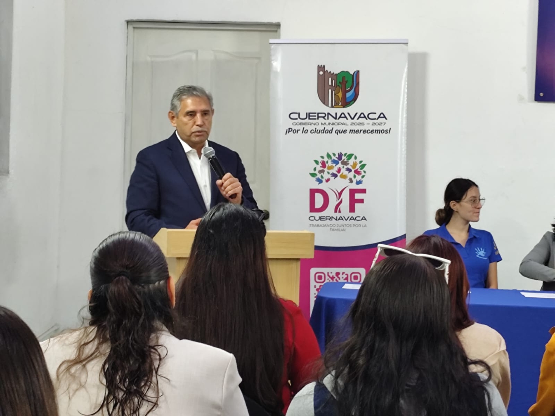 Entregan reconocimientos a trabajadores municipales tras acreditar curso de lenguaje de señas