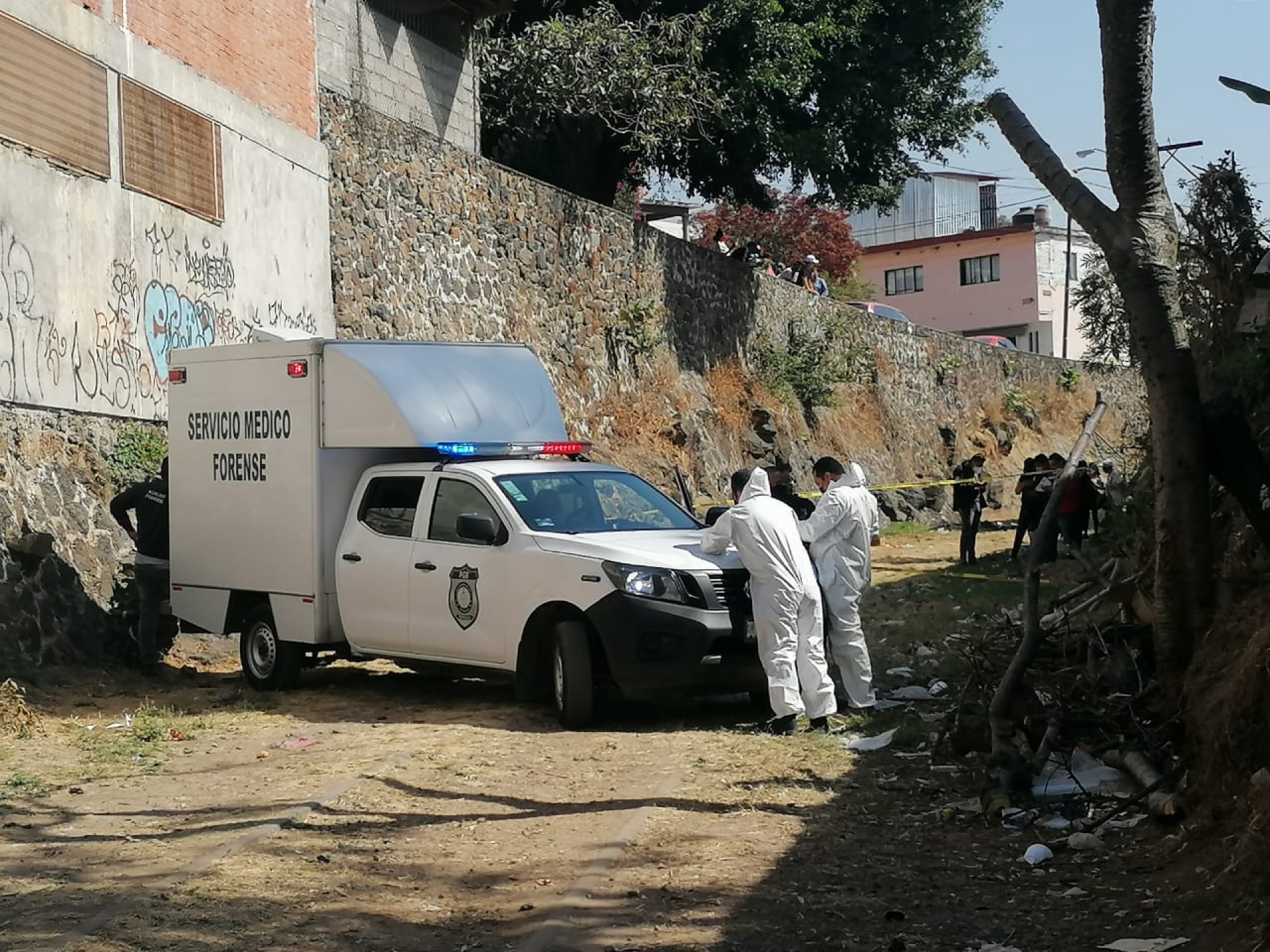 Hallan el cuerpo sin vida de un hombre en una calle del poblado de Chamilpa