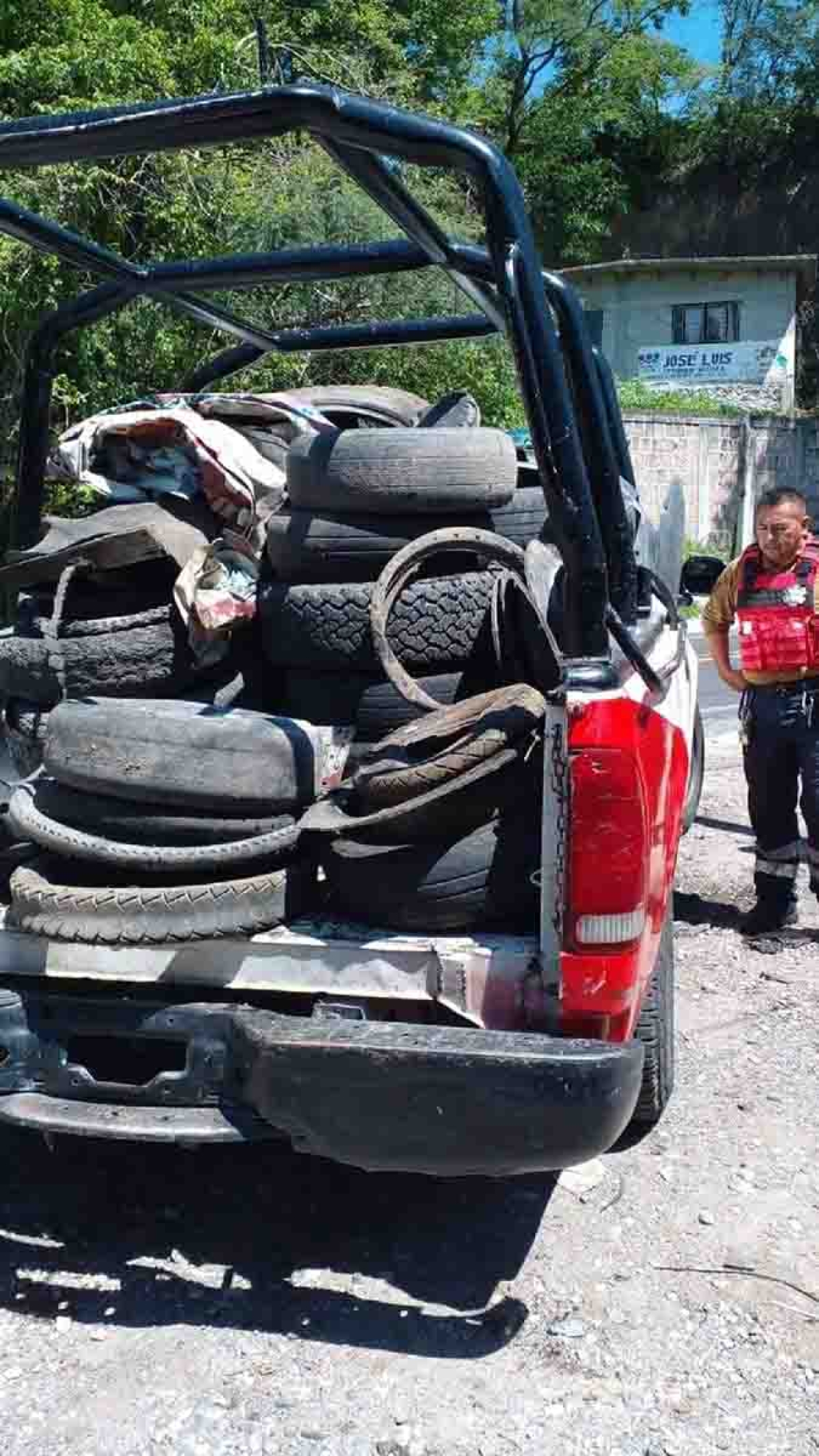 Retiran tres toneladas de desechos en Huajintlán