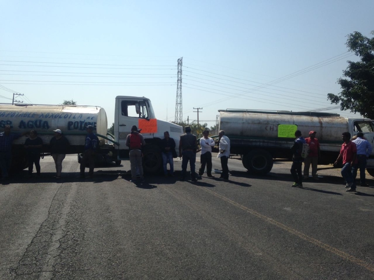 Habitantes de Xoxocotla bloquearon la carretera Alpuyeca-Jojutla en demanda de agua