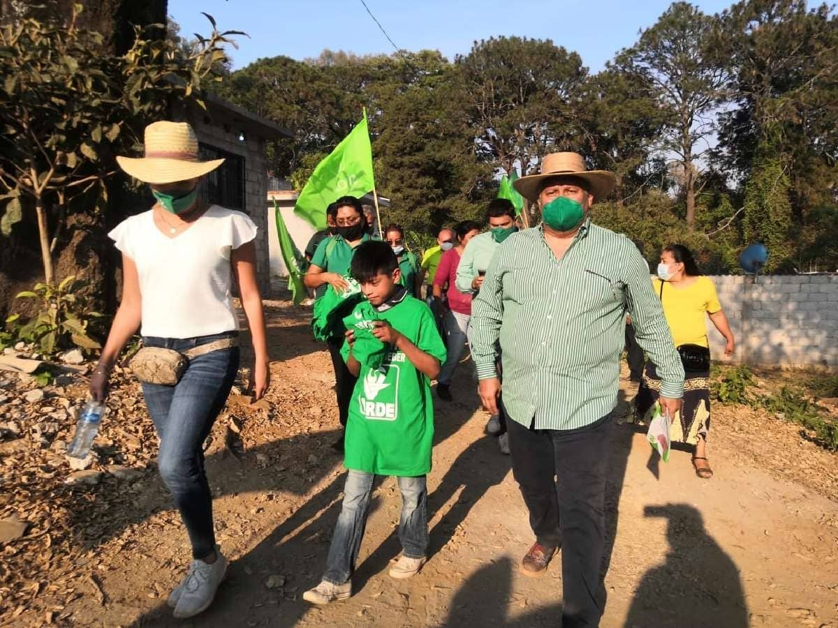 Visita Mauricio Vega Chavaje a vecinos de la colonia Nueva Jerusalén