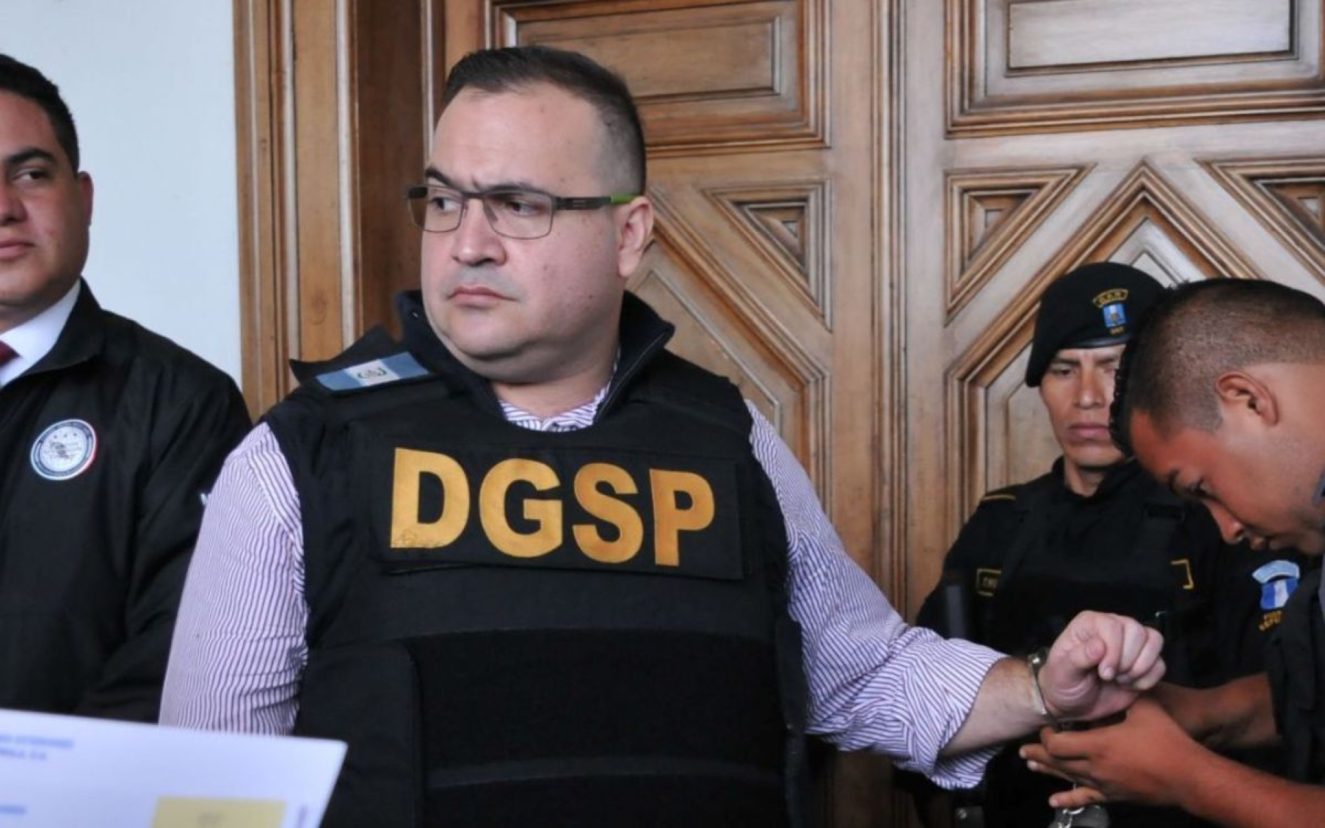 Juez dicta prisión preventiva a Javier Duarte por desvío millonario