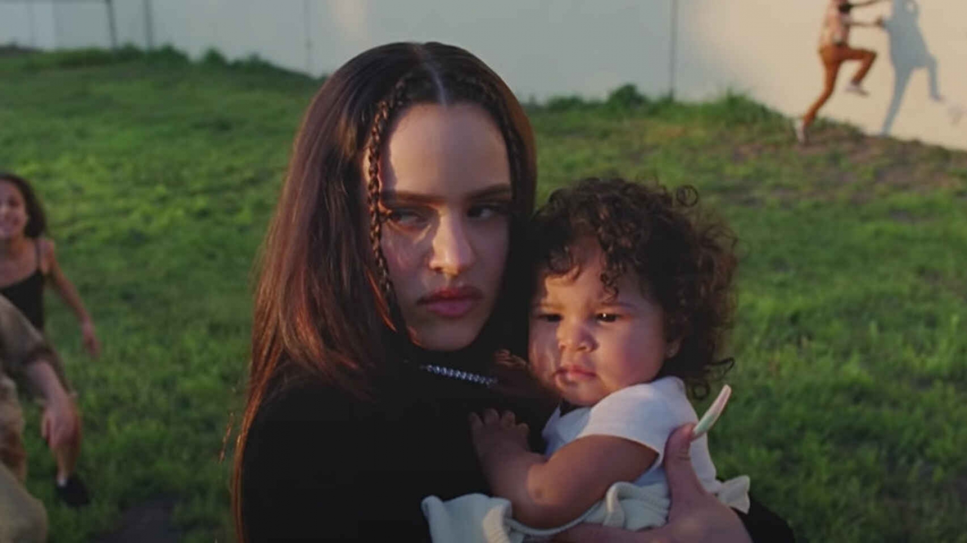 Así es la espectacular canción de Rosalía con Travis Scott: todos los secretos de 'TKN