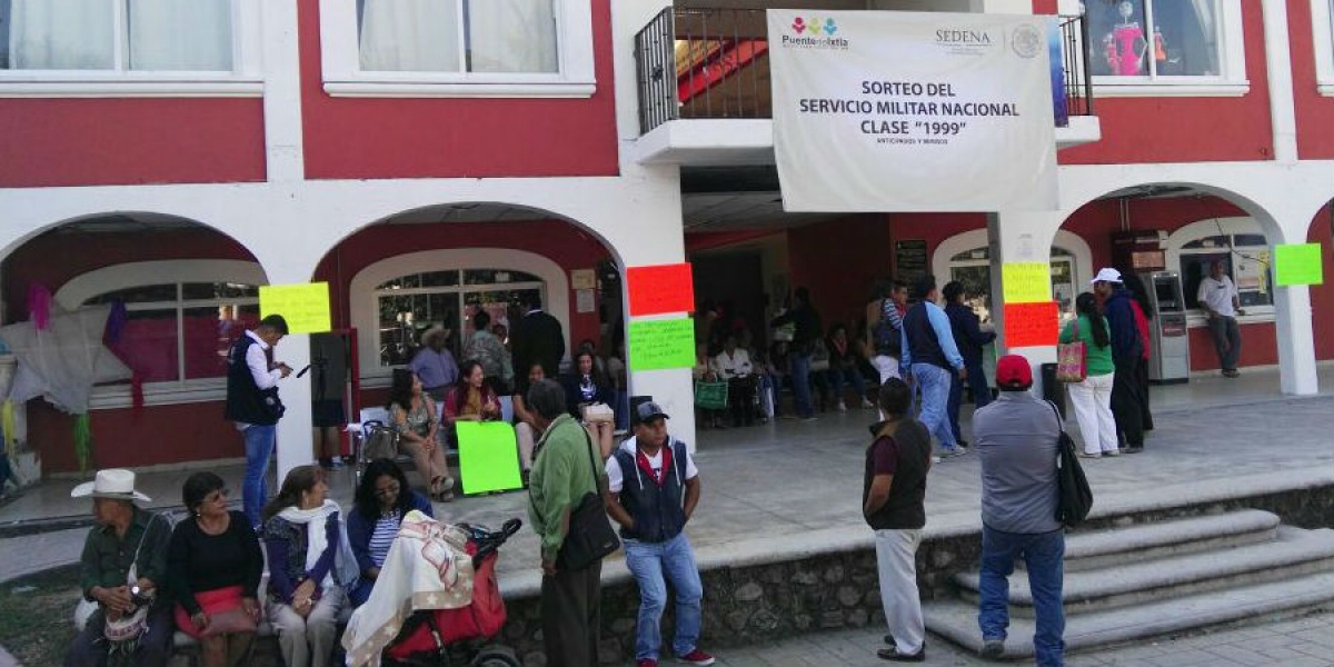 Toman trabajadores sindicalizados presidencia municipal de Puente de Ixtla