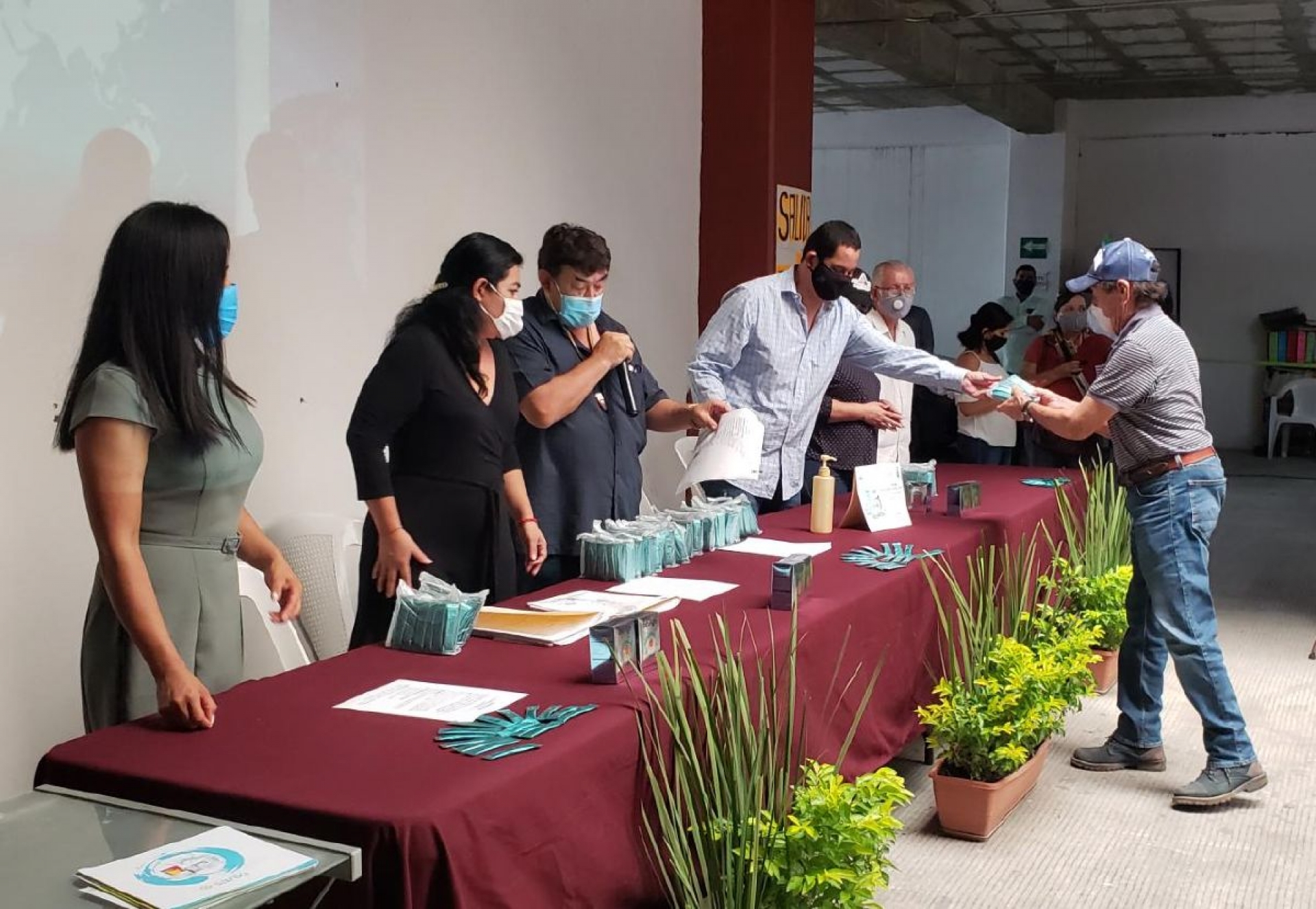 Entregan suplementos alimenticios a personas vulnerables en Jojutla