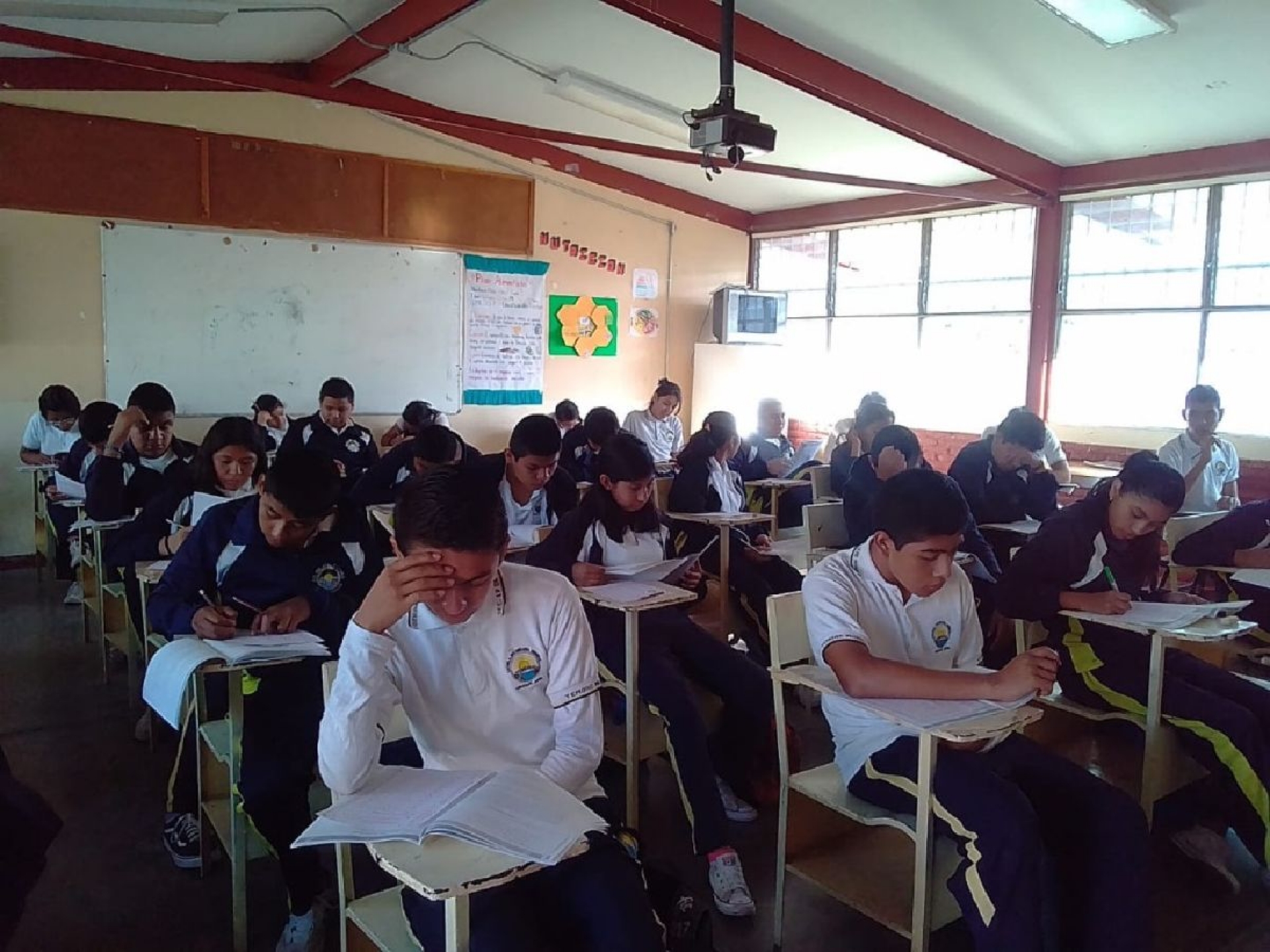 Evalúa IEBEM a sesenta mil estudiantes de primaria