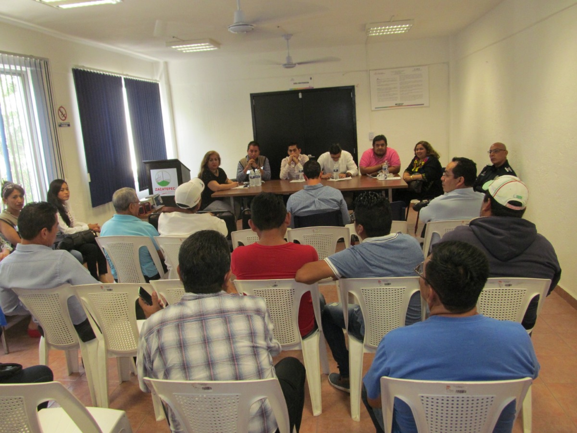 Demandan reparación de luminarias en Zacatepec