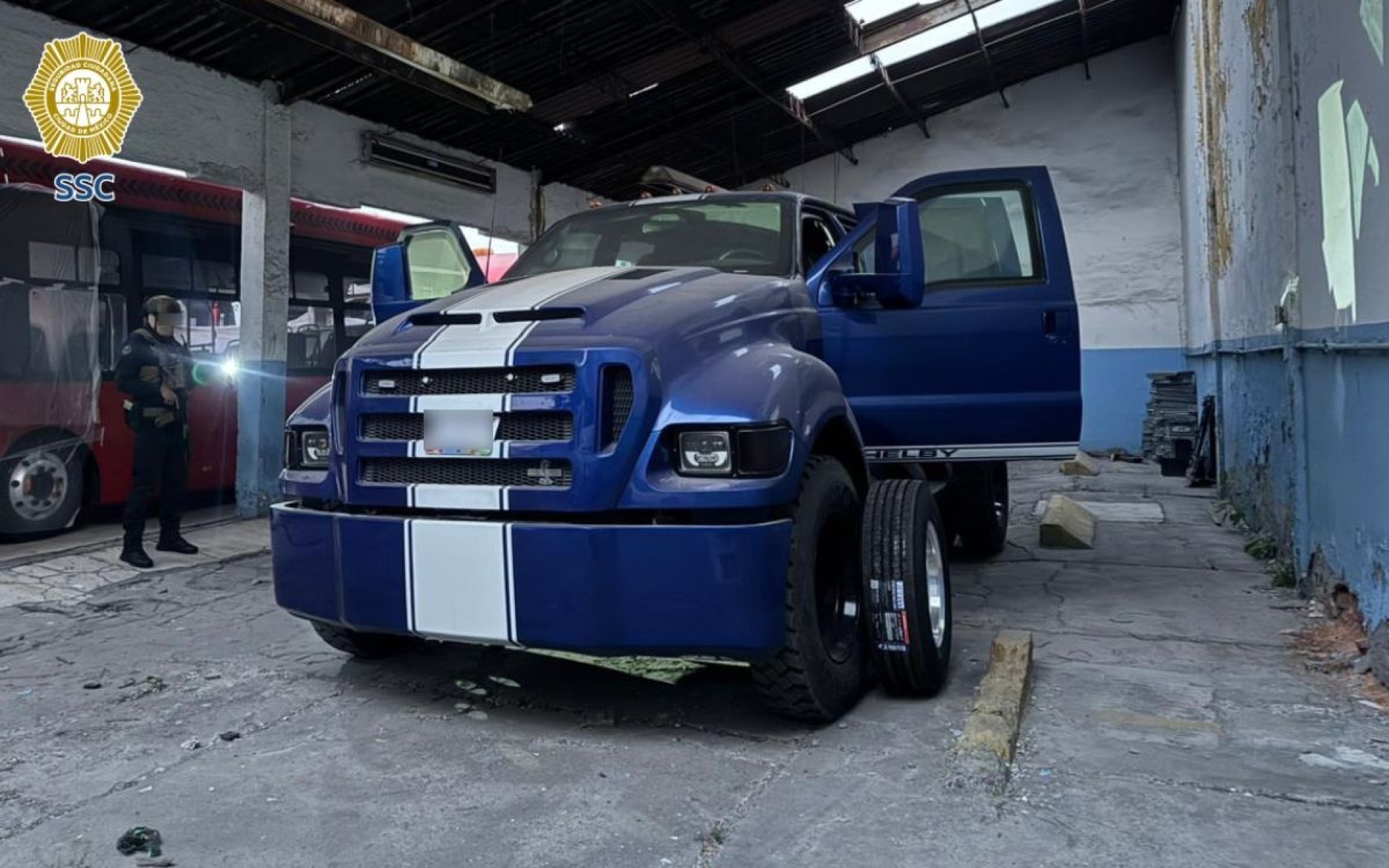 Cateo en Azcapotzalco: aseguran vehículos robados y camionetas con blindaje casero