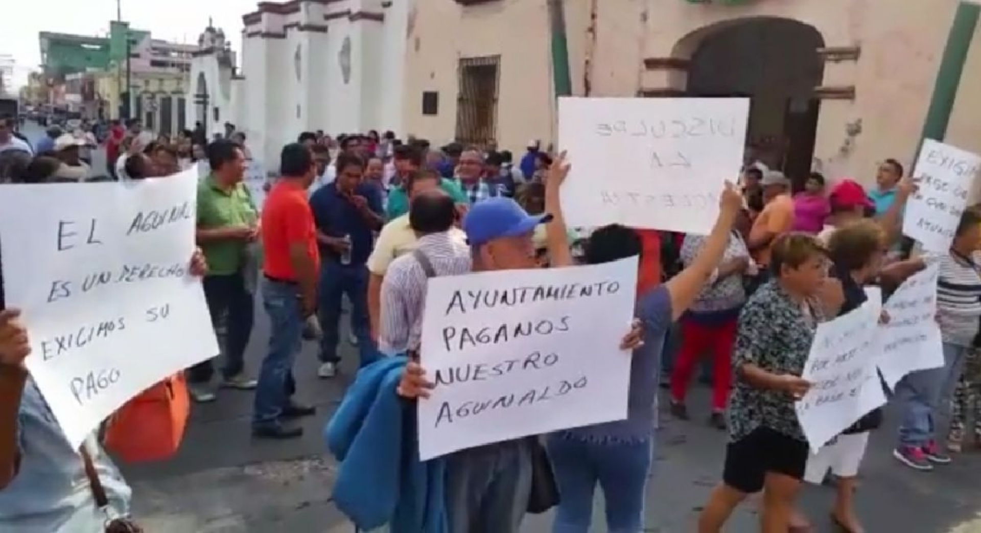Realizan protesta pacífica trabajadores de Cuautla