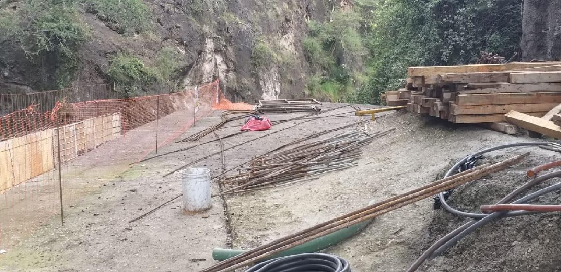 Abandonan restos humanos en Tlayecac