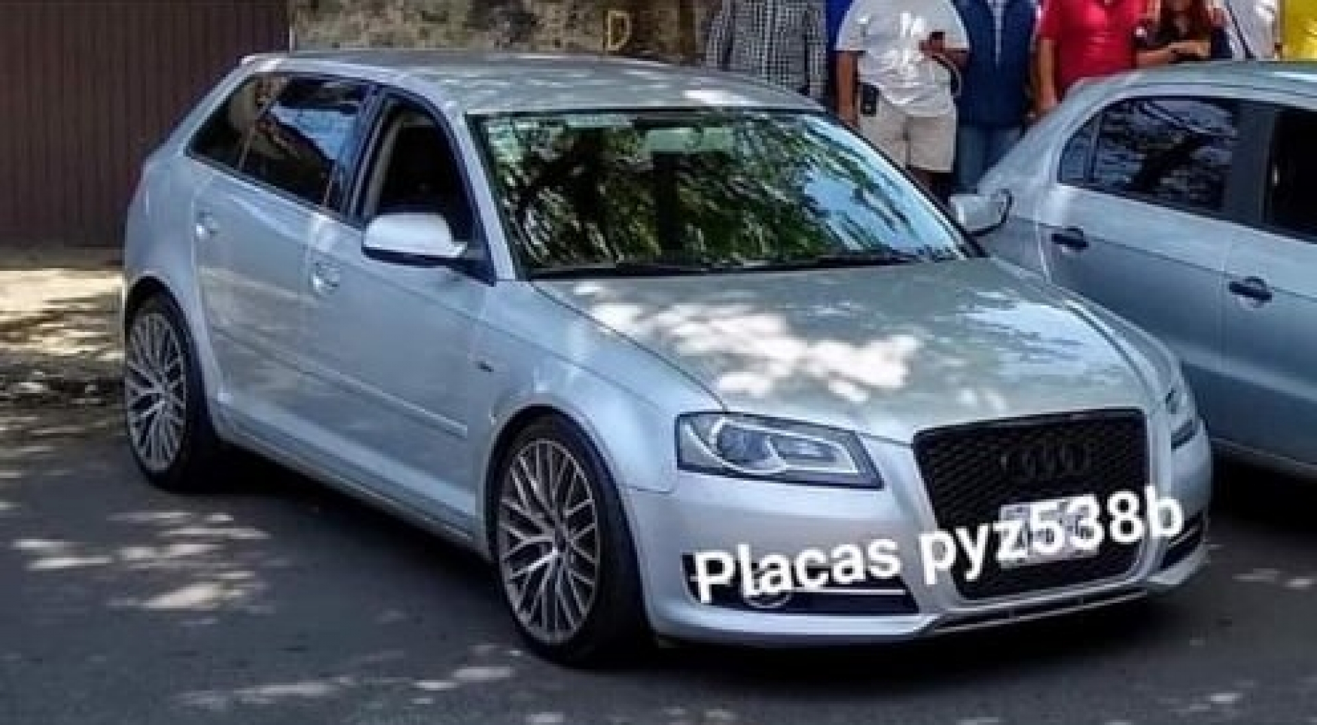 Le roban su auto a otro conductor de Uber