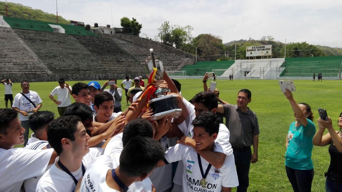 Baxter se corona en la Cuarta División Premier