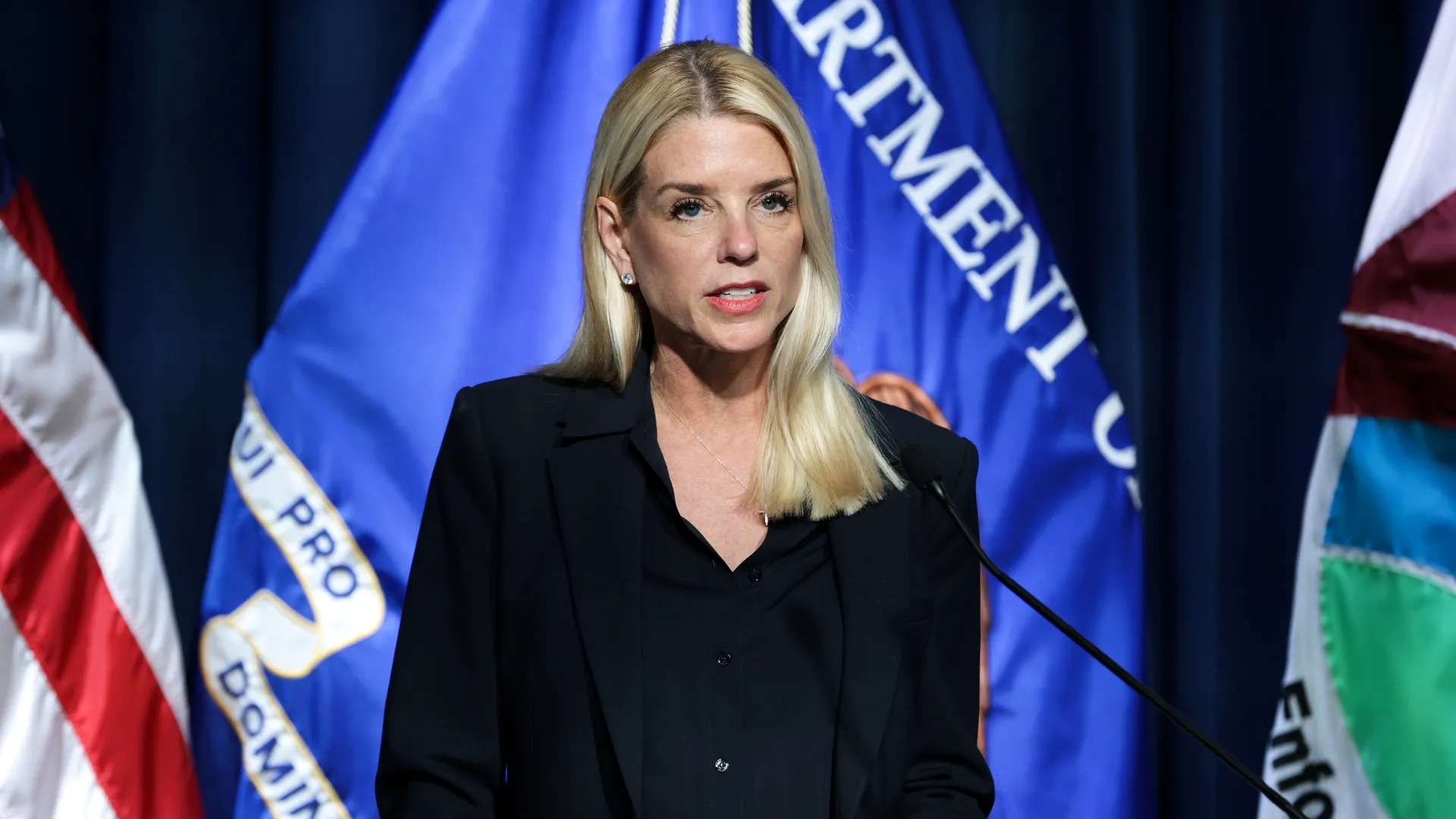 Pam Bondi asegura que EU no descansará hasta eliminar a los cárteles