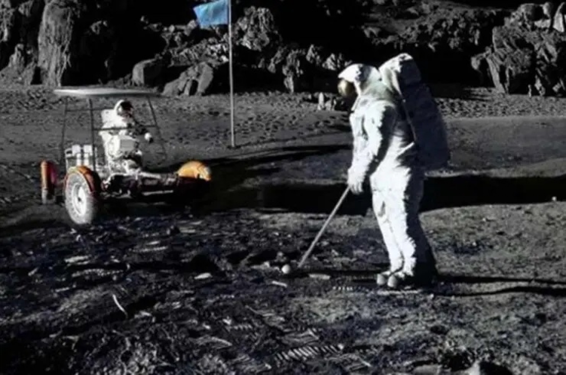 VIDEO: La pelota de golf perdida en la Luna en 1971 ha aparecido 50 años después