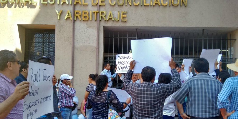Se manifiestan trabajadores del Ayuntamiento de Cuautla en el TECA
