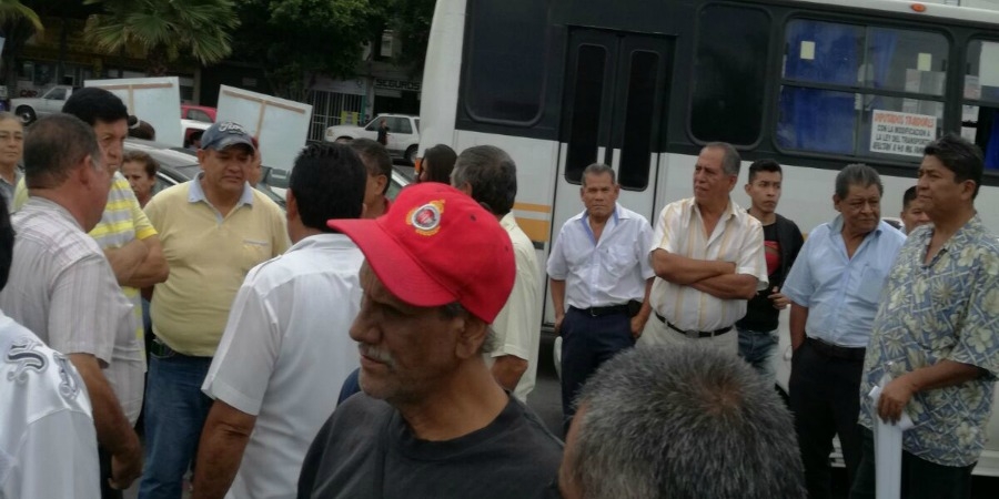 Protestan ruteros ante la SMyT; exigen que se cancelen permisos