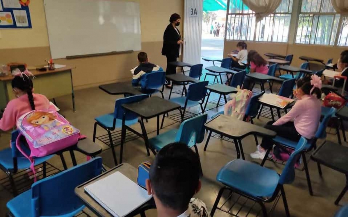 Suman ocho casos de COVID-19 en escuelas de CDMX