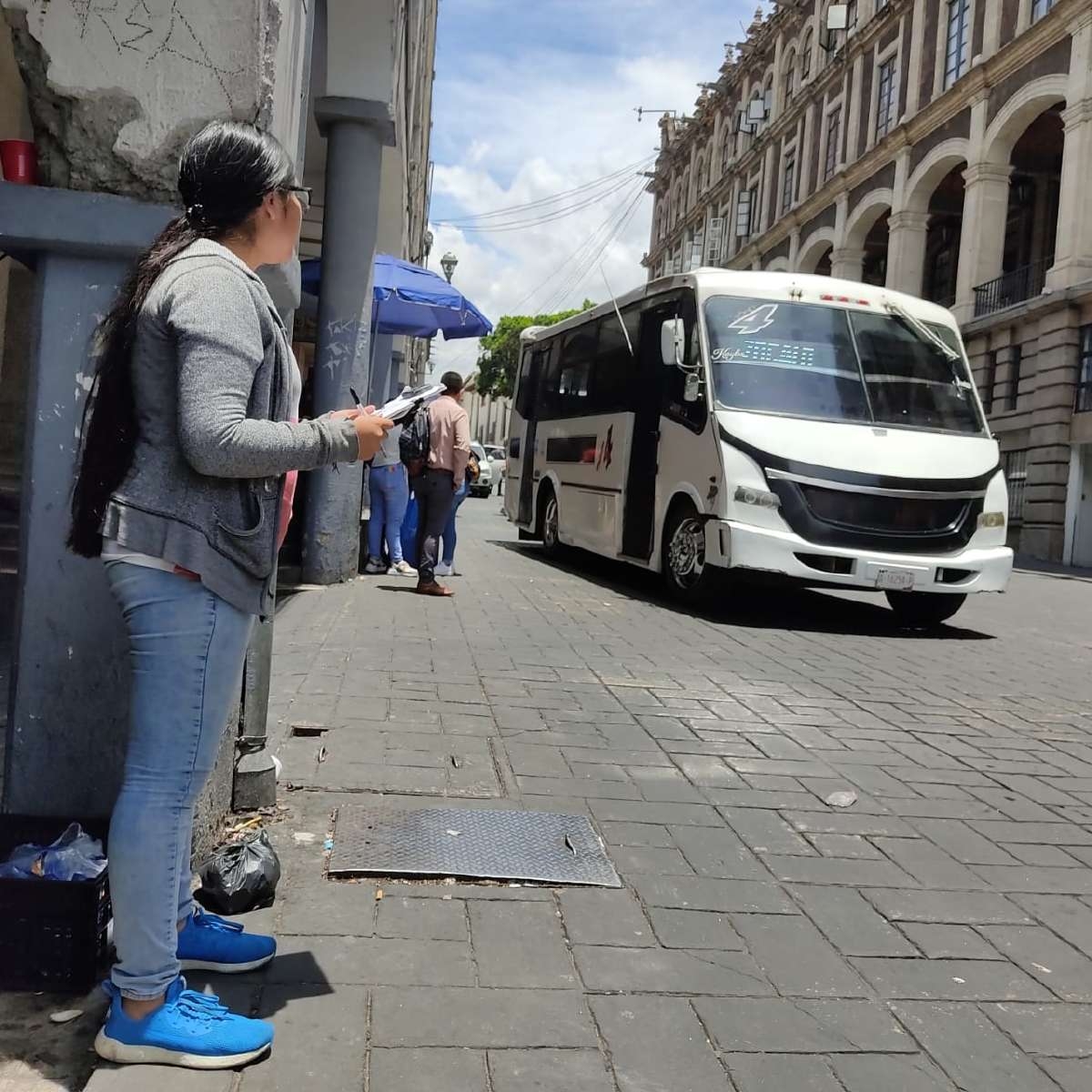 Dejó la secundaria para trabajar como checadora de rutas