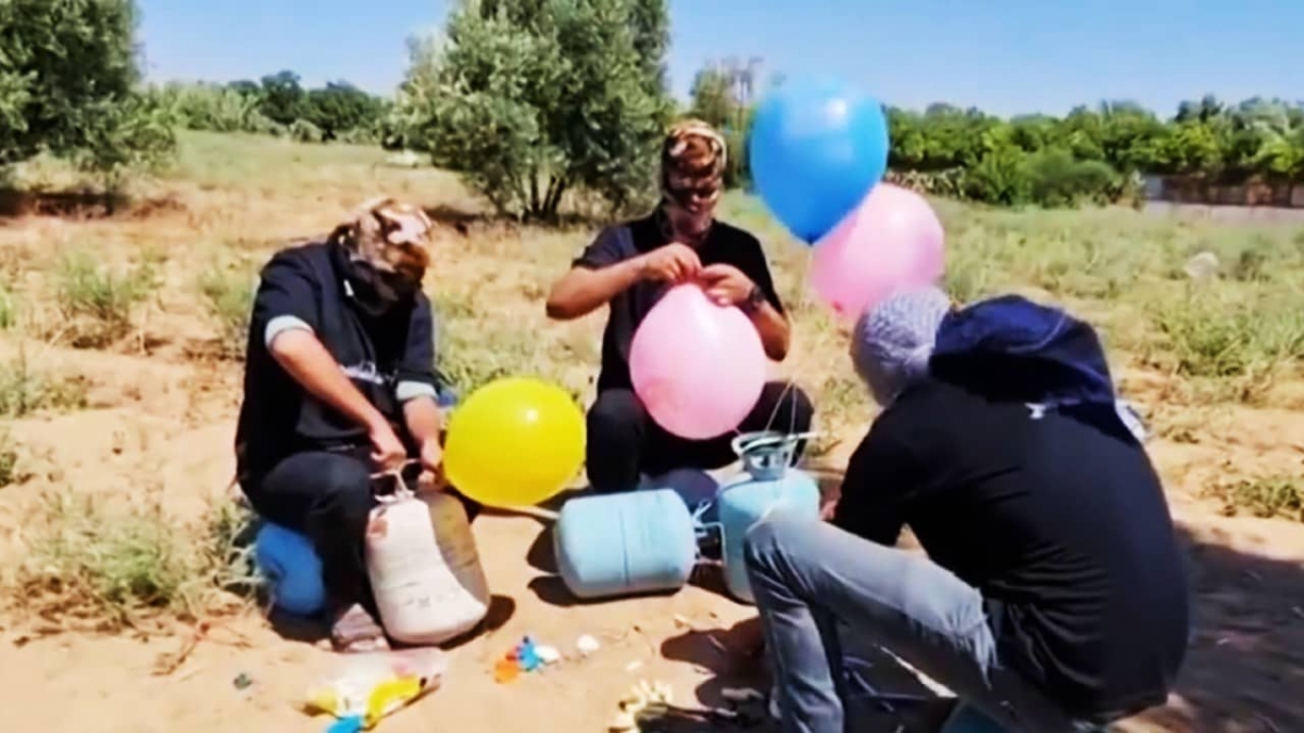 ¿Qué son los globos incendiarios que provocaron nuevos ataques de Israel a Gaza?