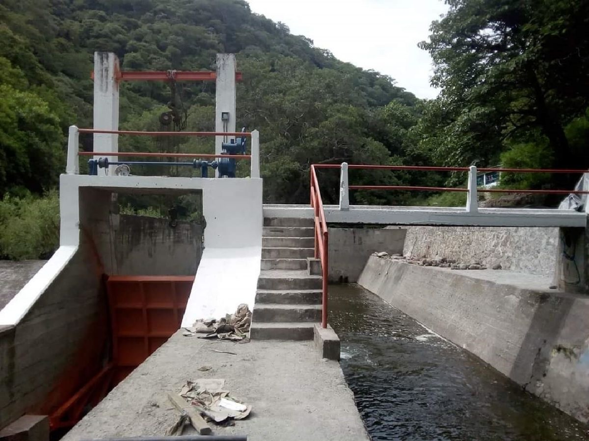 Vecinos de Miacatlán cumplen diez días sin agua