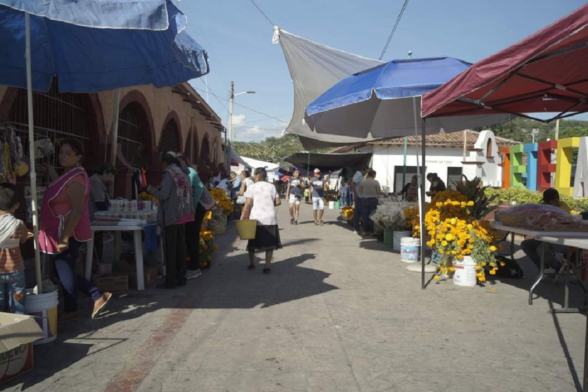 Reactiva el Día de Muertos el comercio local de los municipios del poniente