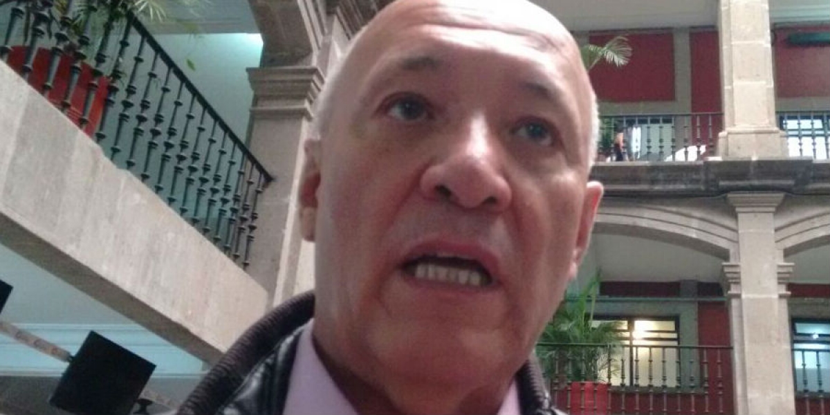 Analiza autoridad estatal reasignar recursos para contingencias