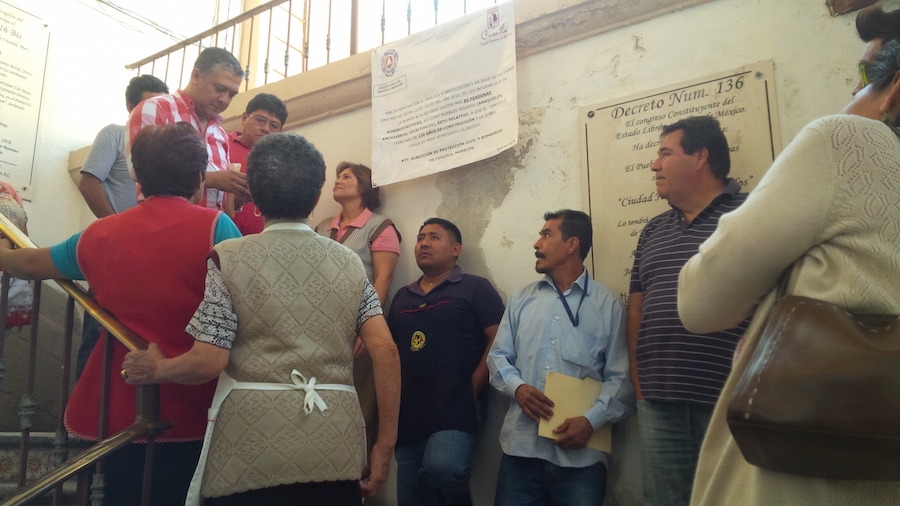 Acuerdan comerciantes salirse al zócalo para acelerar obras en Mercado Cuautla