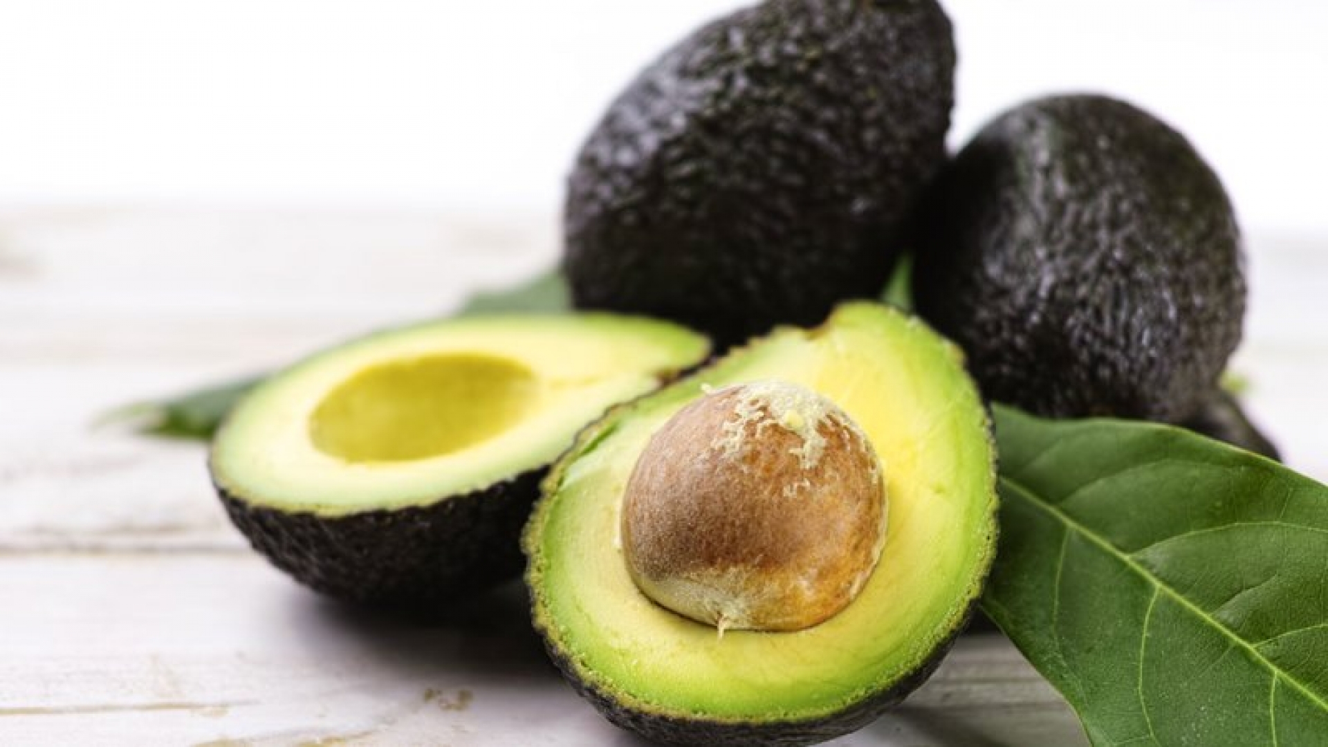 Inventan líquido para que el aguacate no se ponga negro