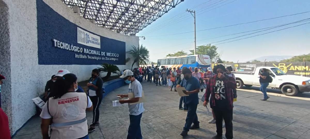 Inicia vacunación de profesores de la zona surponiente