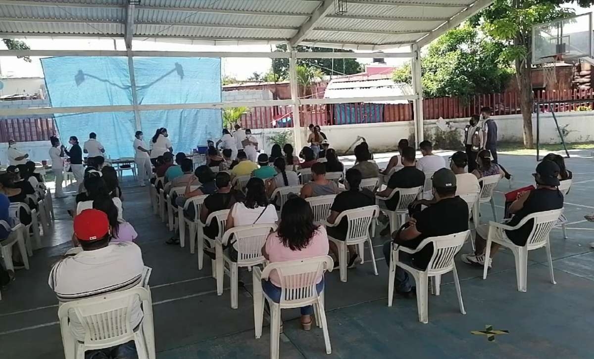 Jóvenes de 18 a 29 años tuvieron acceso a vacuna anticovid en Puente de Ixtla