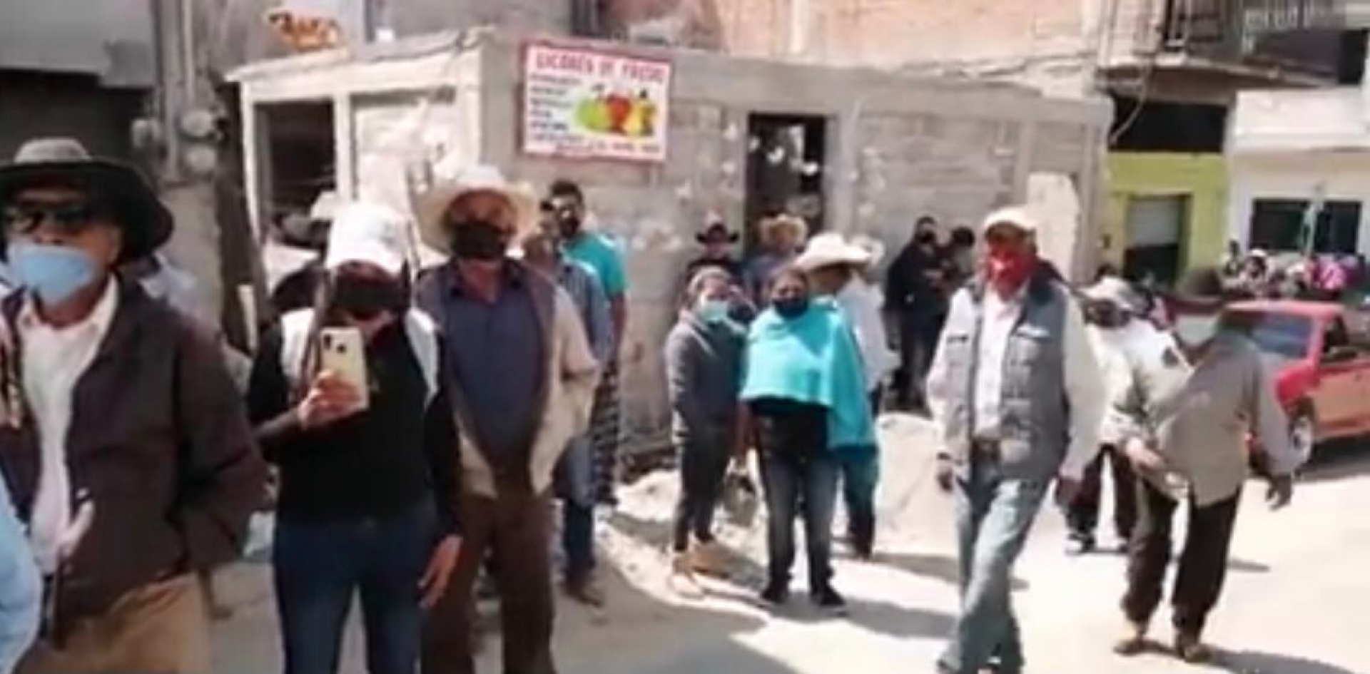 Crece la tensión en Hueyapan, están en desacuerdo con el TEEM