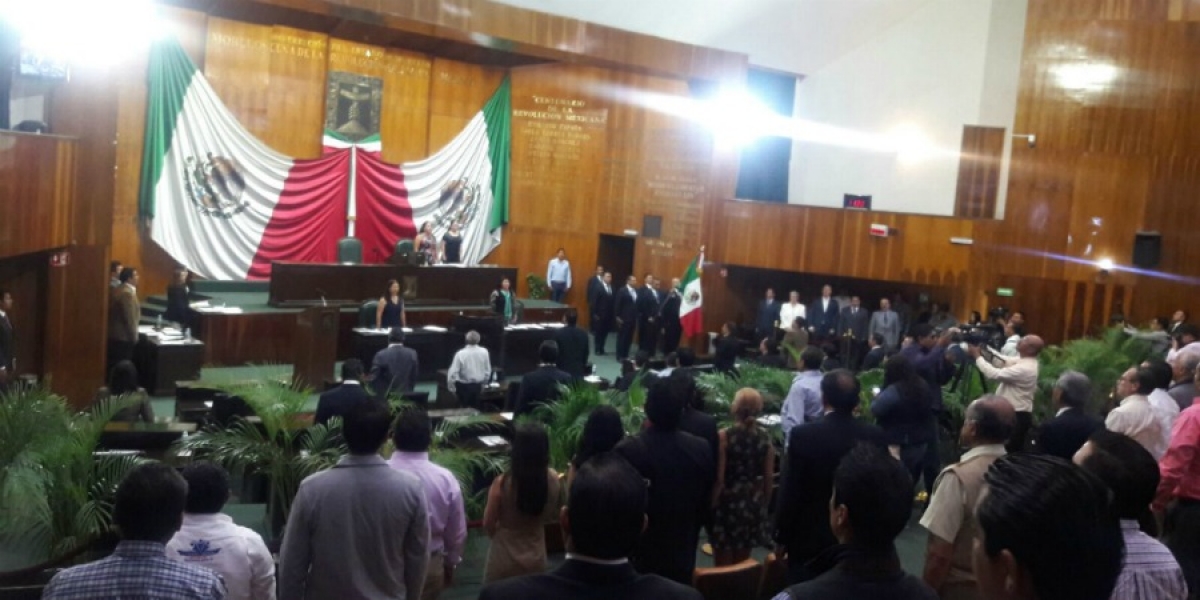 Realizan sesión solemne para entregar Medalla de Honor del Congreso