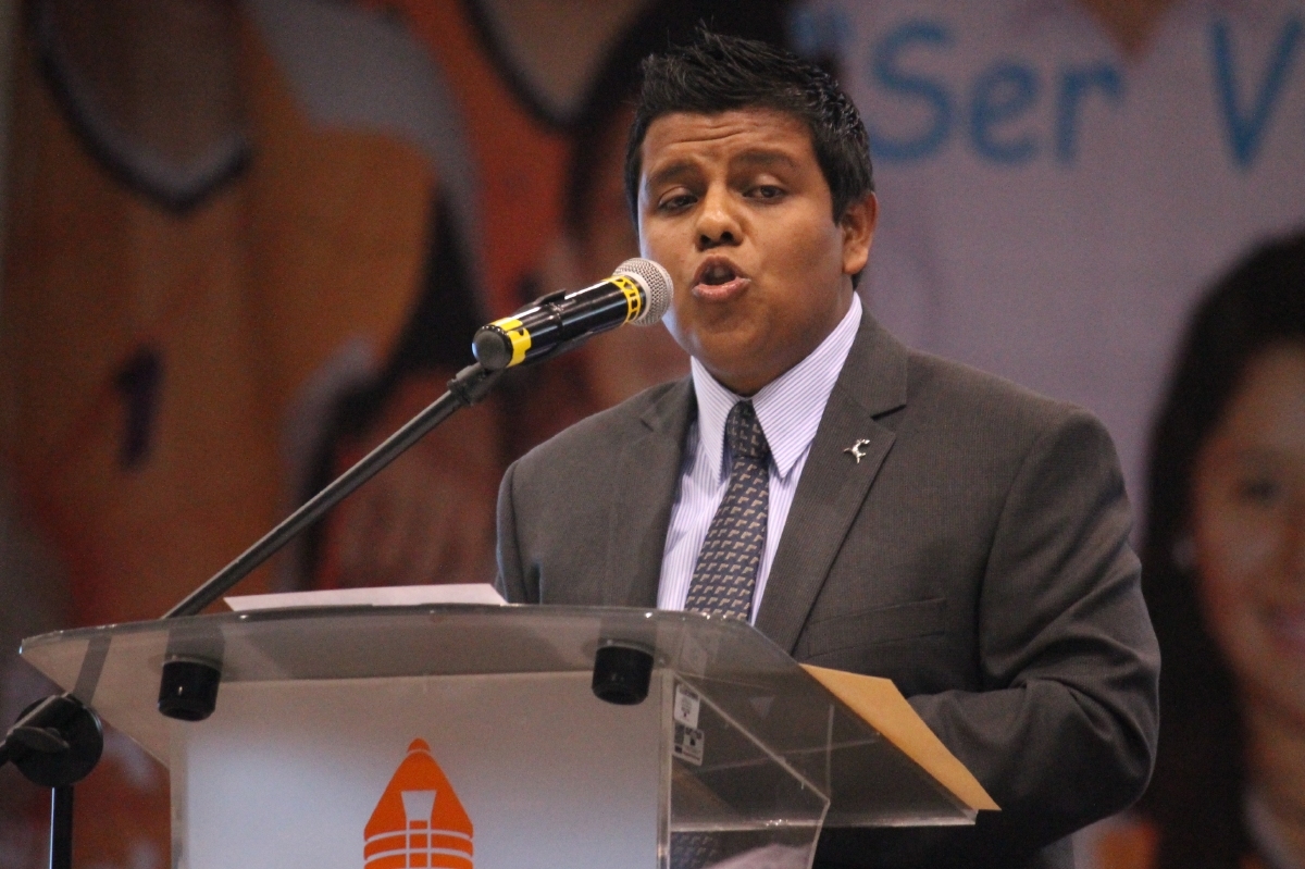 Liderazgos jóvenes deben desplazar a políticos: Reyes Medina