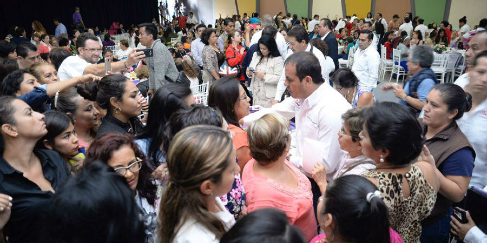 Sostiene candidato a gobernador por la coalición 'Juntos Haremos Historia' encuentro con madres
